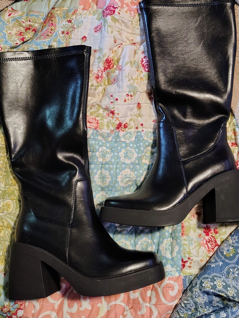 Black boot With chunky heel